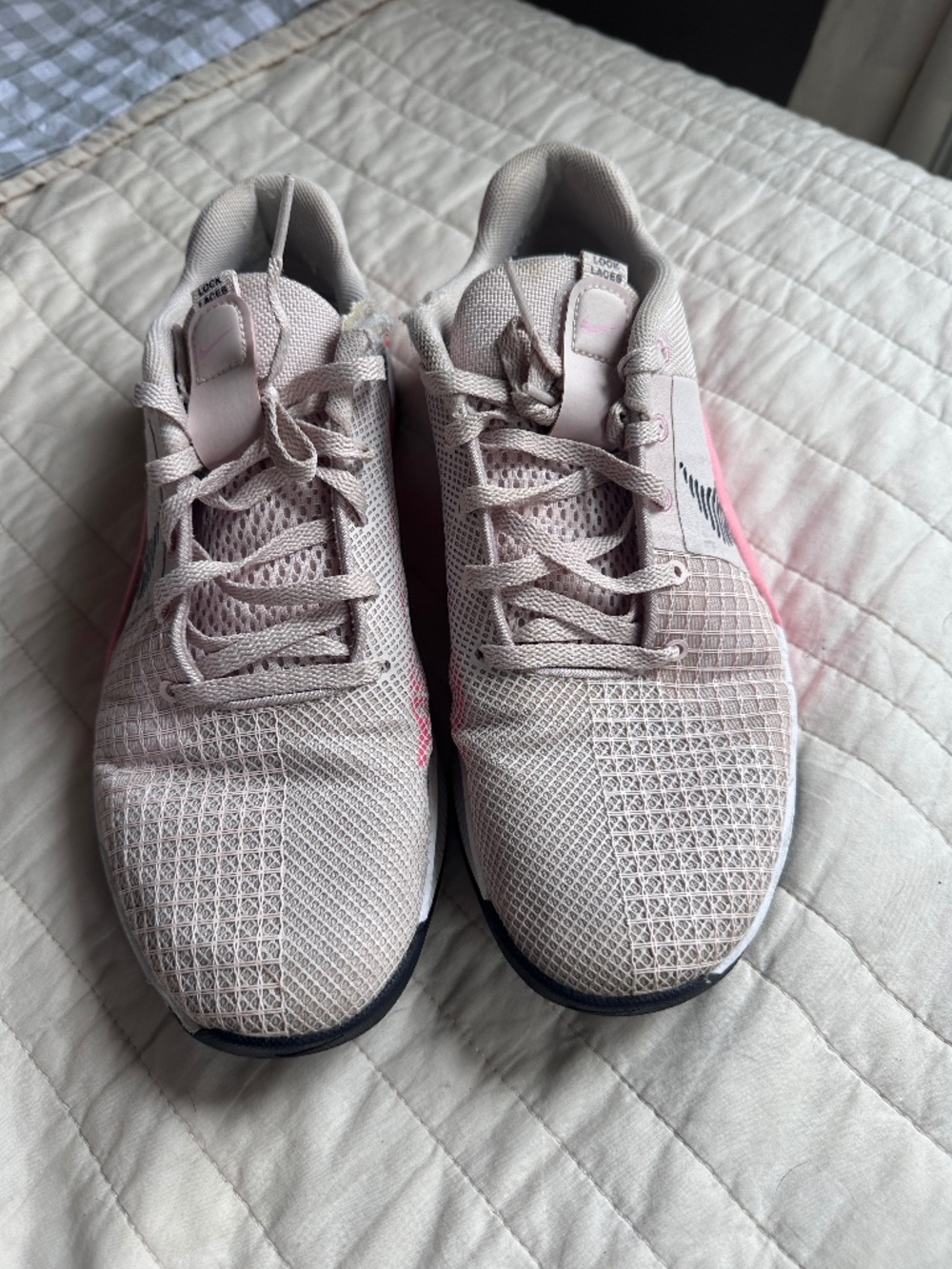 Womens Nike Metcon 8 Weightlifting Sneakers Size 10 Pink